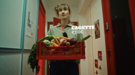 Campagne TV – Raymonde montre le coût des besoins des bénévoles pour encourager à donner