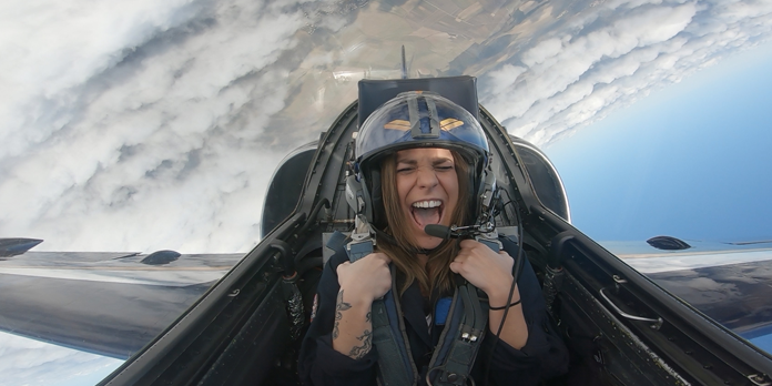 Stunt : interviews à 800km/h !