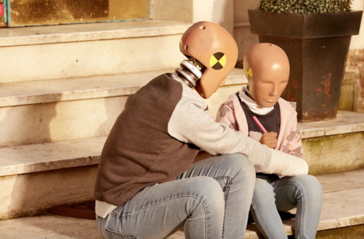 Crash Test sans ceinture : et si les mannequins prenaient vie ?