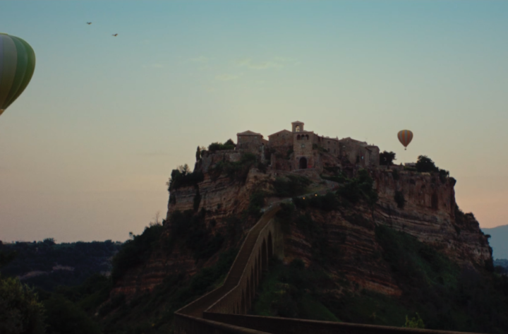 Subito et Herezie collaborent pour Borgo : une campagne imaginative et pittoresque