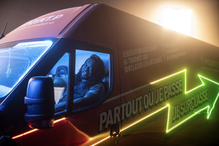 Point.P et Ogilvy Paris lancent un clip musical avec Anthony Kavanagh pour promouvoir la rénovation énergétique auprès des artisans.