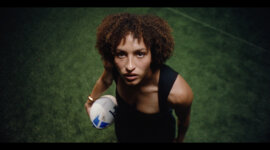 Rien n’arrête le rugby féminin avec AXA, première marque partenaire de la FFR à soutenir le rugby féminin de haut niveau, aux côtés de Publicis Conseil