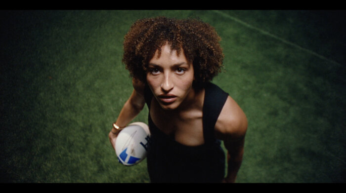 Rien n’arrête le rugby féminin avec AXA, première marque partenaire de la FFR à soutenir le rugby féminin de haut niveau, aux côtés de Publicis Conseil