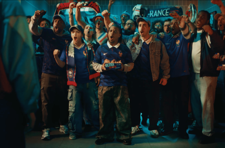 KFC FRANCE ET HAVAS PARIS RAMÈNENT LA BOX À LA MAISON AVEC LES SUPPORTERS DES BLEUS