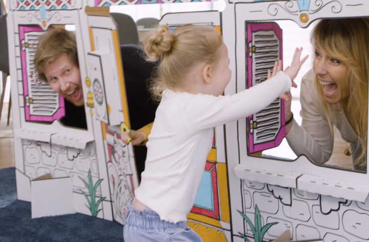 Campagne TV & digital – Jouet géant à colorier