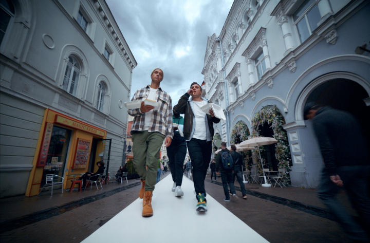 Campagne 360° – TV, digital, affichage, event – Be normal*