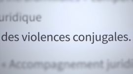 AXA France et Publicis Conseil lancent « Trois mots qui peuvent tout changer » : une innovation pour reconnaître « les violences conjugales » comme un risque, au sein des contrats d’assurance habitation.