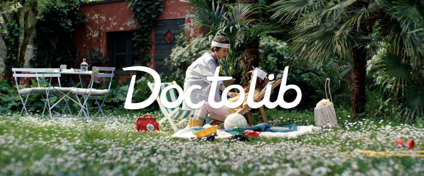 Doctolib célèbre la vocation des soignants avec Herezie.