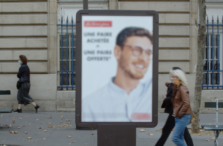 Droit de Regard fait passer des tests de vue sur les affiches de ses concurrents