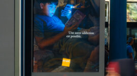 La Fnac lance une campagne sur son combat pour la reconquête de la lecture et nous montre qu’une autre addiction est possible.