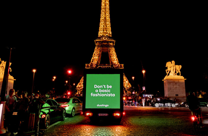 DUOLINGO HACKE LA FASHION WEEK DE PARIS POUR EN FINIR AVEC LES NOMS DE MARQUES ÉCORCHÉS