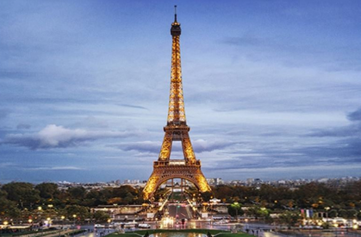 Dormir à la Tour Eiffel, possible grâce à HomeAway et Saatchi&Saatchi