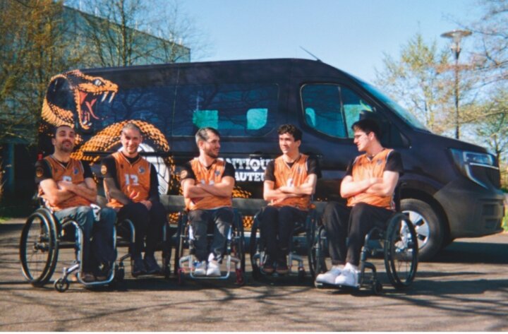 Renault et Qstomize présentent 1 Van 1 Team, une solution de mobilité adaptée pour unir les joueurs sur le trajet comme sur le terrain