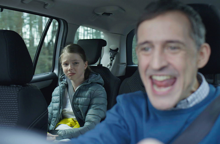 Campagne TV, radio, DOOH et réseaux sociaux