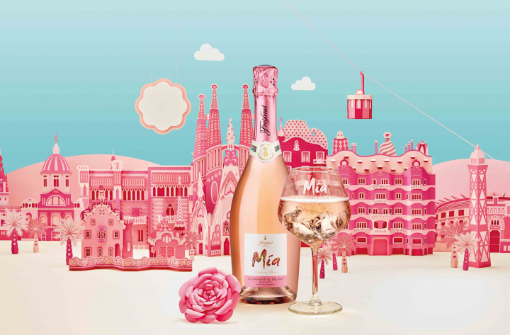 « Mia, pétillante et Barcelonaise » – campagne print 100% « HAND MADE » #paperart
