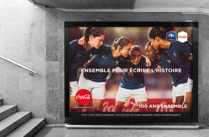Médias sociaux – Impression – Concept – Campagne 100 ans ensemble
