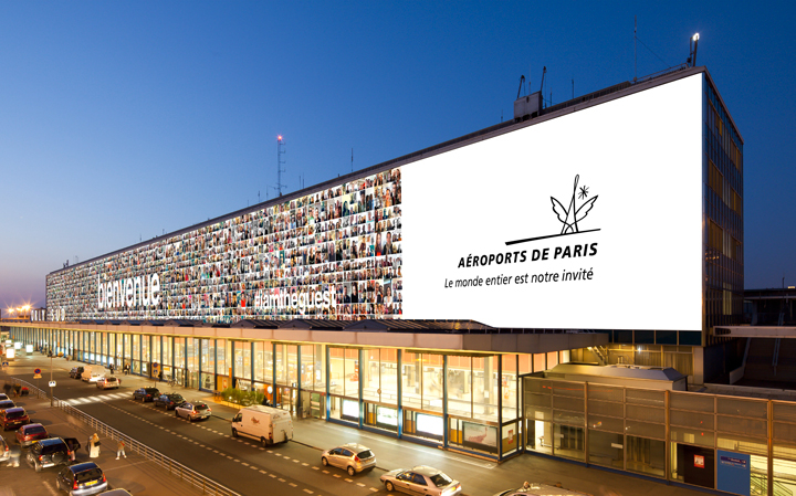 « #Iamtheguest » Opération sourires sur la façade d’Orly