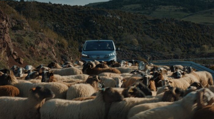 PEUGEOT au plus proche du quotidien des professionnels dans sa nouvelle campagne, imaginée par l’agence 777 France