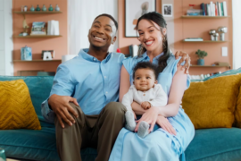 L’agence créative 87seconds et Candia Baby dévoilent une parentalité sans filtre !