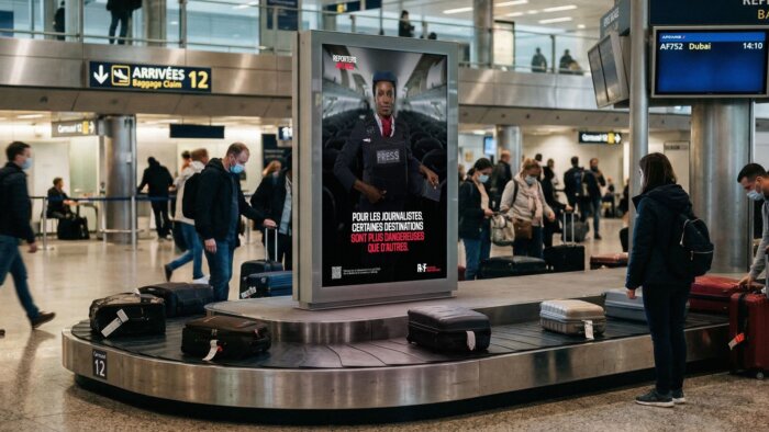 RSF et The Good Company adaptent les consignes de sécurité à bord des avions pour les journalistes et interpellent sur leur situation.