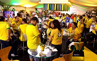 ACCOMPAGNER SONY, PARTENAIRE OFFICIEL DE LA FIFA, LORS DE LA COUPE DU MONDE DE FOOTBALL AU BRESIL EN 2014