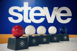 STEVE X LA RÉCLAME: Steve remporte 5 boules au Club des DA
